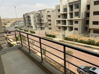 شقة علوية للبيع 204 متر في كمبوند فيفث سكوير القاهرة الجديدة