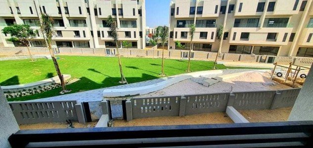 شقة كمبوند البروج مدينة الشروق 180 متر للبيع